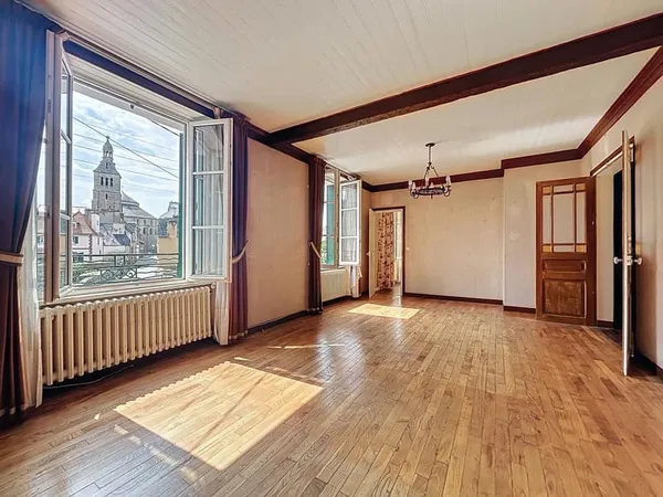 QUIMPERLE - ENSEMBLE IMMOBILIER A RENOVER