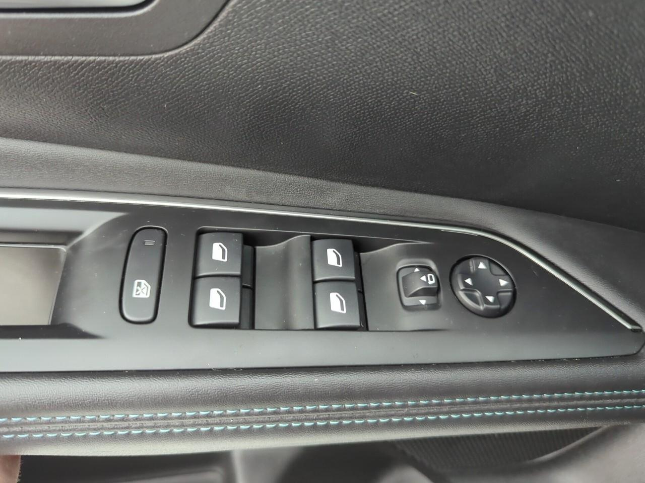 Peugeot 3008 bluehdi 130ch s&s bvm6 allure pack — photo 27