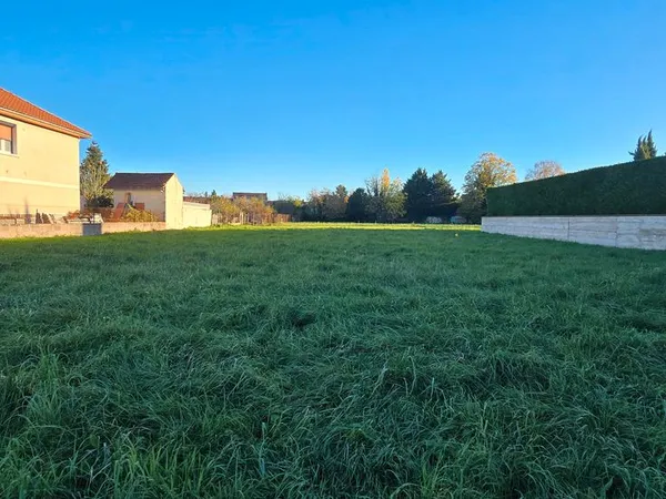 Terrain plat viabilisé de 554 m² - maringues - 60 700