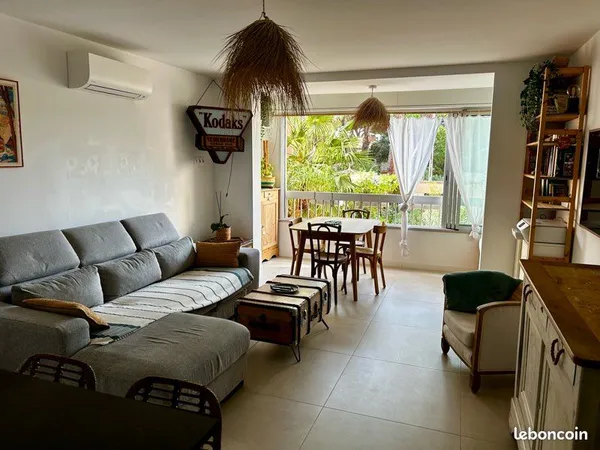 HYÈRES-PLAGE T2 de 50 m2 ENTIÈREMENT RÉNOVÉ