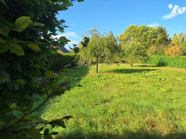 Terrain 883 m²