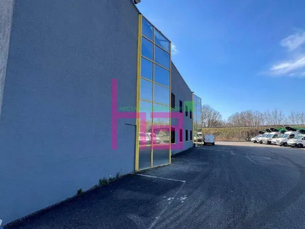 Local d'activité 194 m²