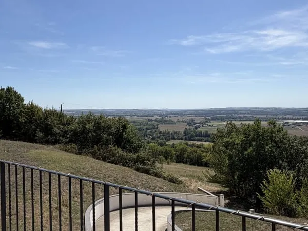 MAISON 143 M2 AVEC SOUS SOL DE 150 M2 4 CHAMBRES, UN BUREAU