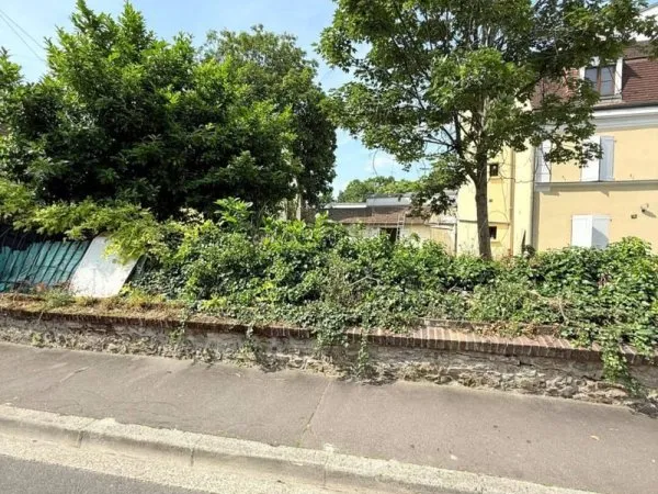 Terrain constructible 244 m²