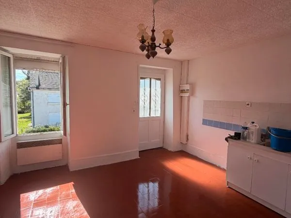 Appartement dans maison avec cour