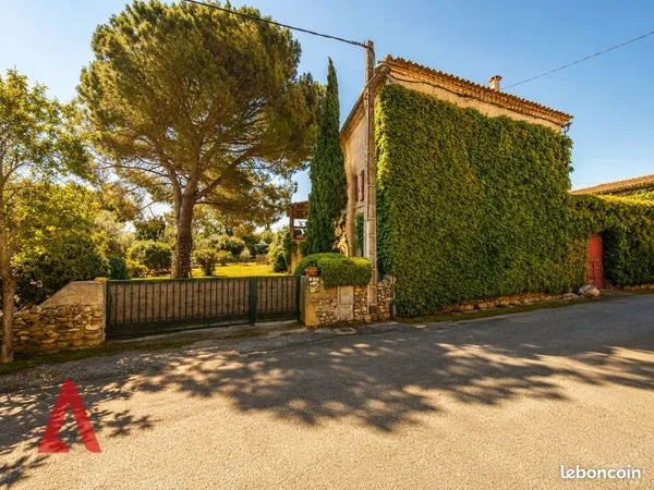 Maison 9 pièces 300 m²