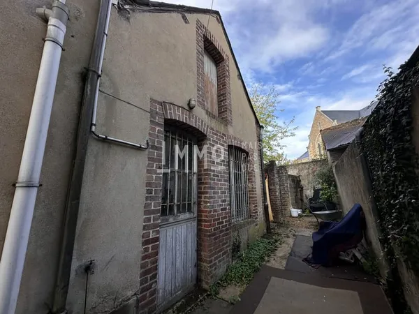 Maison à usage de commerce et habitaion
