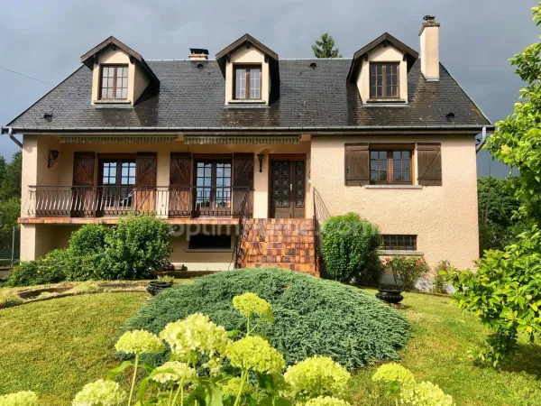 Maison individuelle - Vie de plain-pied - 5 chambres possibles - Sous-sol complet - Terrain clos de 