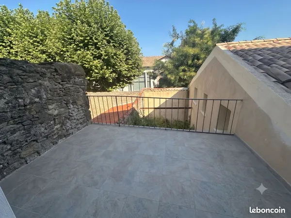 Magnifique Appartement T4 Traversant 93 m² avec Terrasse - Entièrement Rénové au Coeur de Pignan