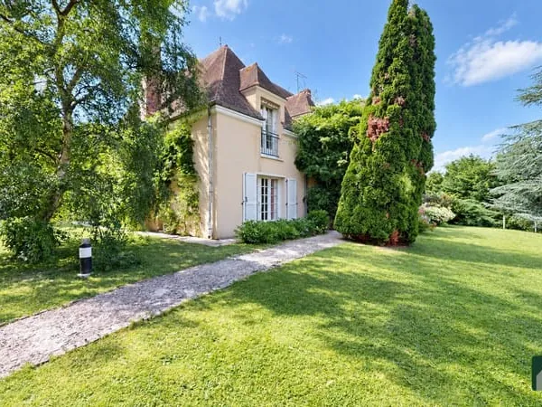 BELLE MAISON DE MAITRE, 5 GRANDES CHAMBRES ET PISCINE - TREON