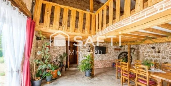Corps de ferme rénové , T7 de 350 m² et 6 000 m² de terrain fortement Negociable !