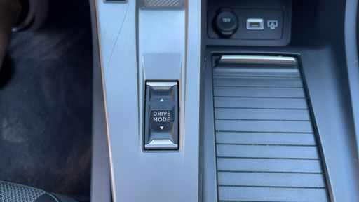 Peugeot 308 1.5 BlueHDi 130 EAT8 - Allure Pack – 2023 – 54298 km – Diesel – Boîte Automatique — photo 5