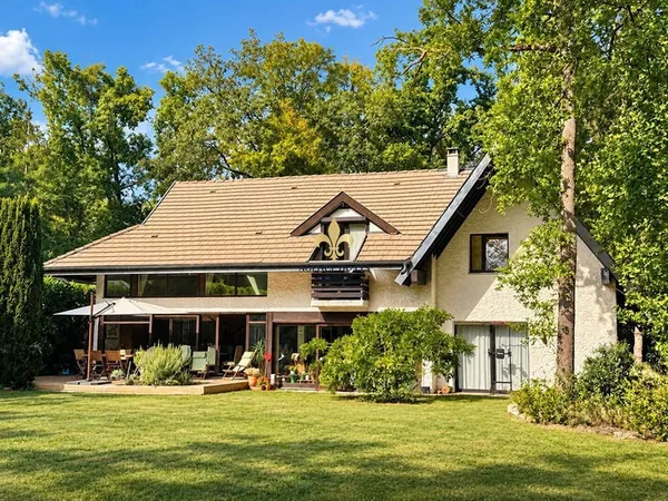 Maison 7 pièces 252 m²