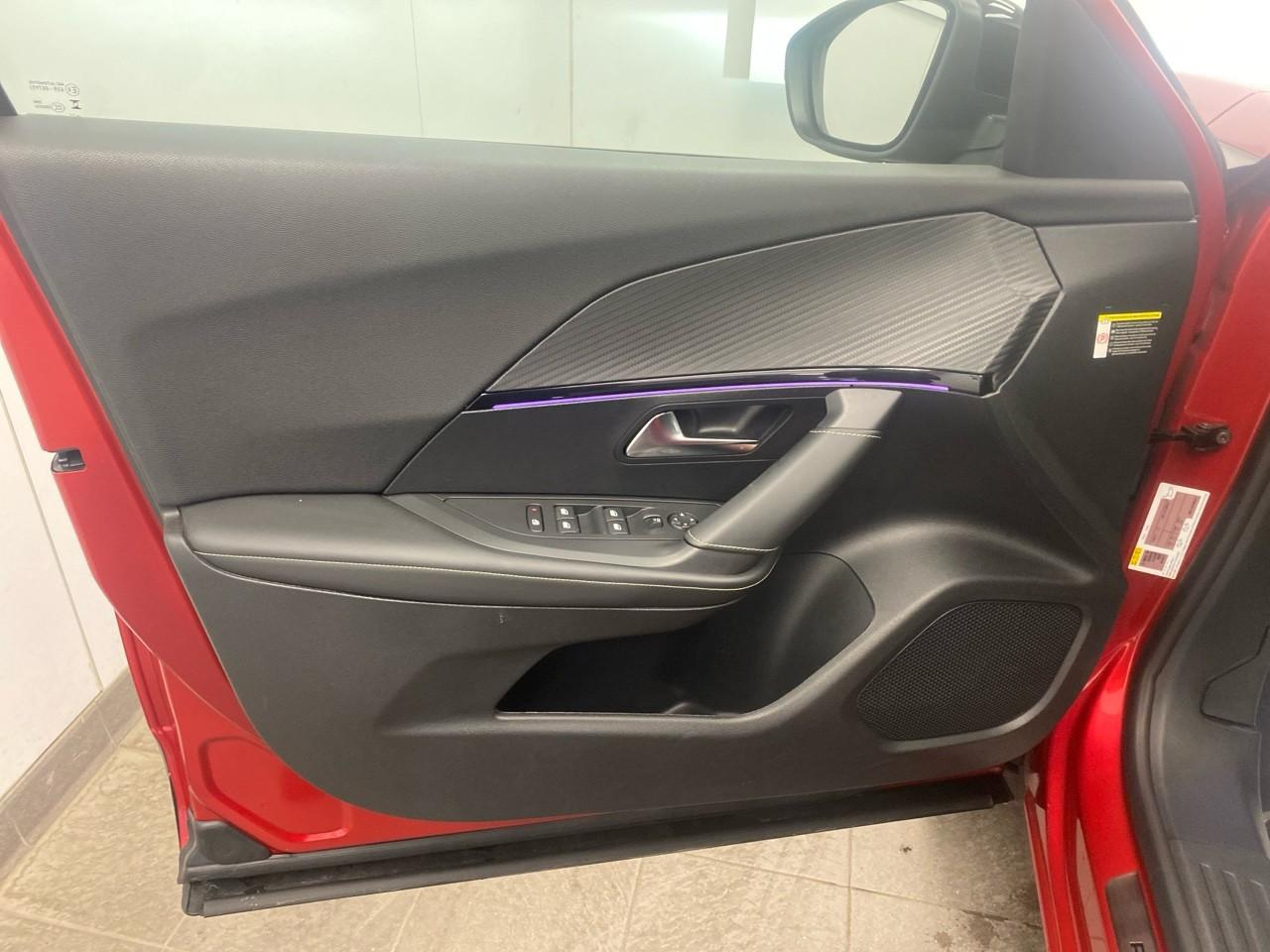 Peugeot 2008 puretech 130 s&s eat8 gt — photo 19