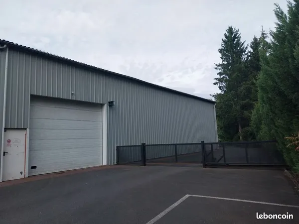 Hall de stockage/ dépôt pôt/ hangar 380 m2