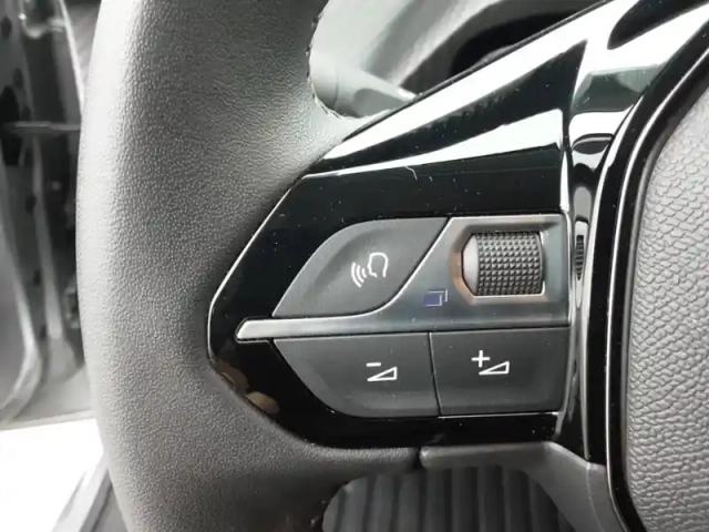 Peugeot 208 puretech 75 s&amp;s bvm5 — photo 19