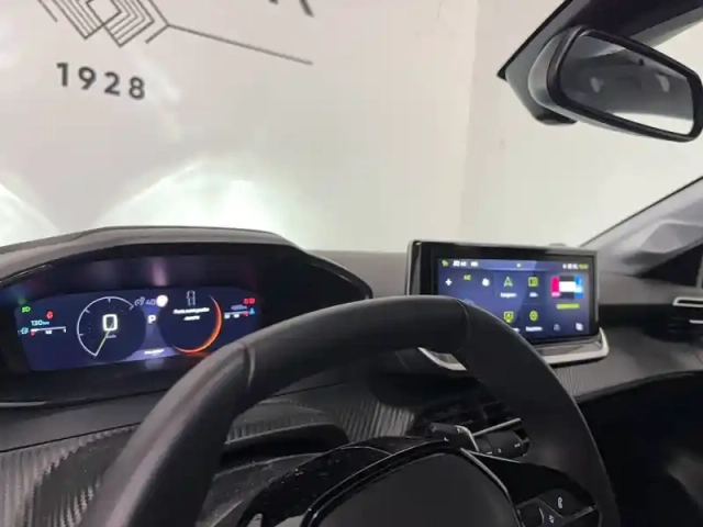 Peugeot 208 hybrid 110 e-dcs6 — photo 11