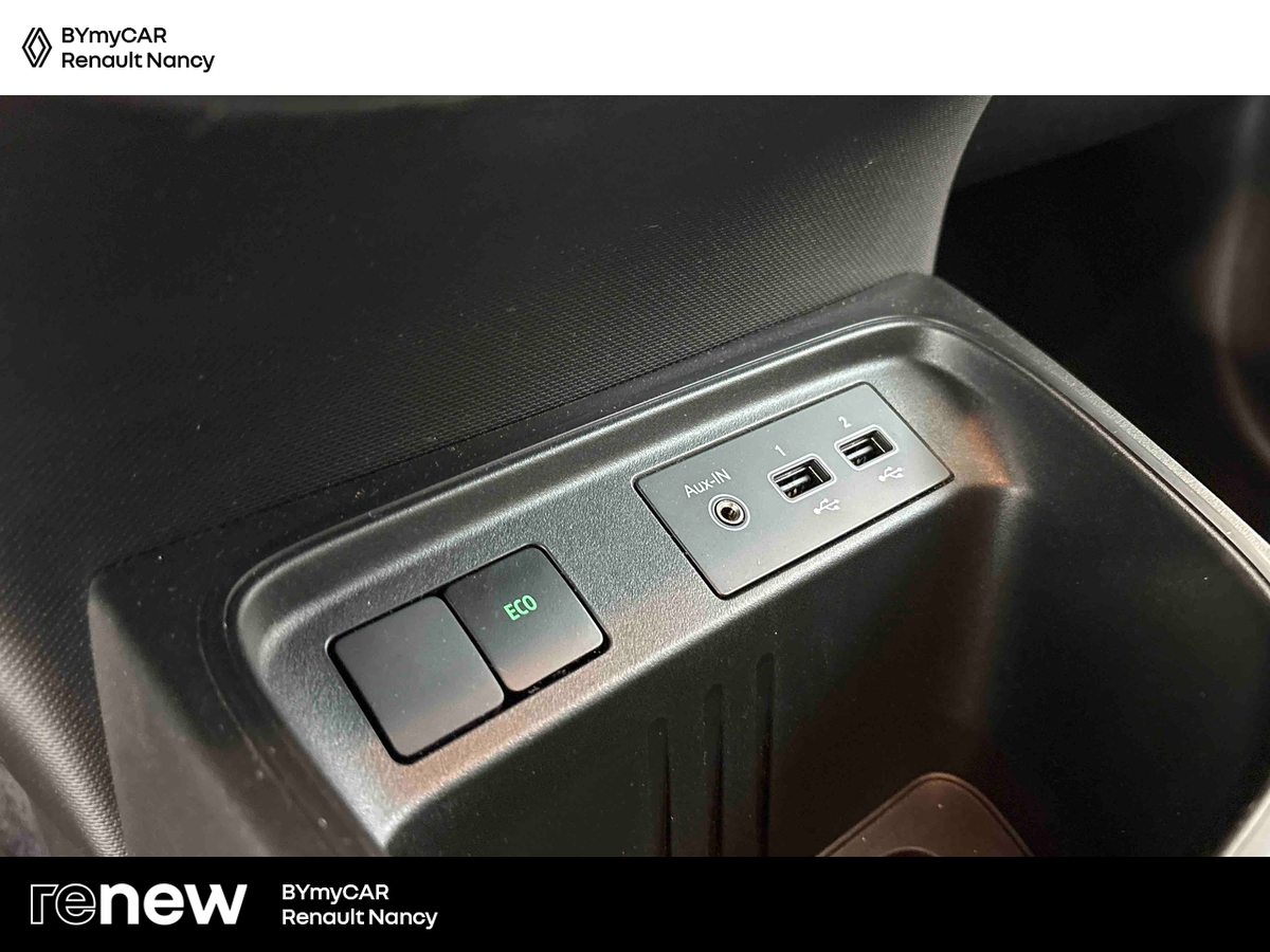 Renault Twingo III E-Tech — photo 22