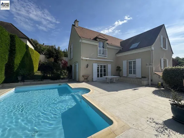 Maison 8 pièces 212 m²