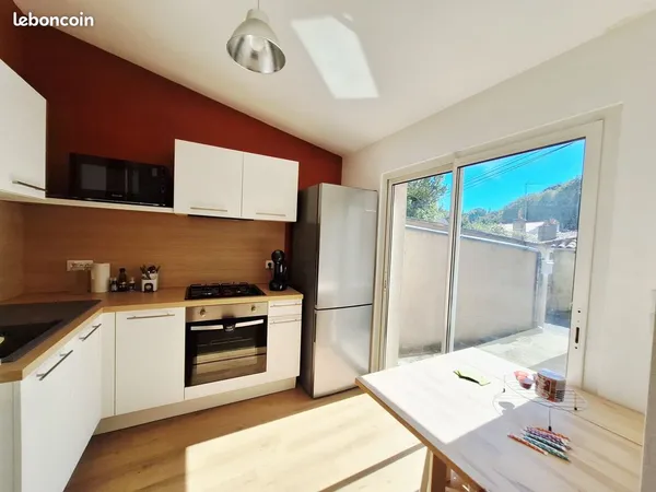 Maison meublée 59 m² - 3 chambres - 2 salles d'eau - Terrasse - Secteur Pont-Neuf