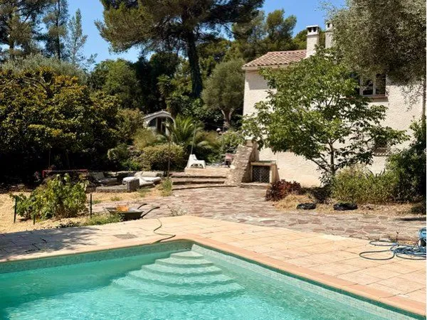 Vends propriété de charme au calme absolu, avec piscine et jardin d'exception et dépendances - La Va