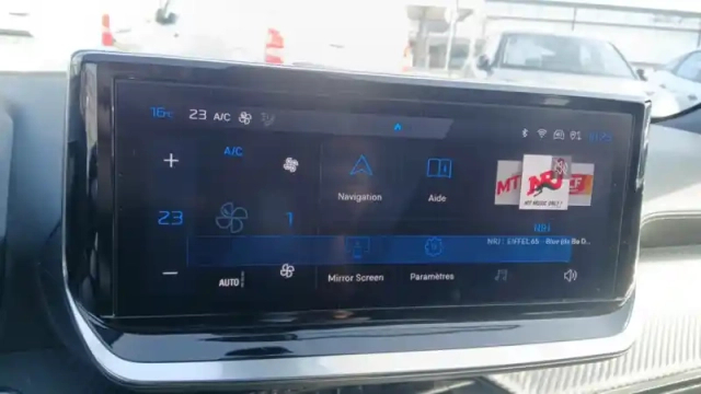 Peugeot 2008 hybrid 136 e-dcs6 — photo 17