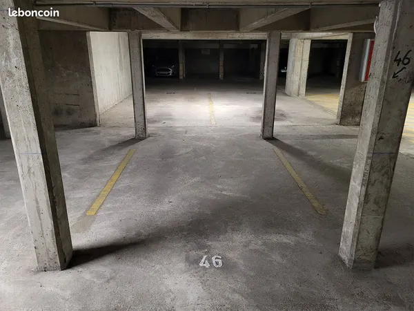 Place de parking privée et sécurisée à Nancy, libre, secteur Artem