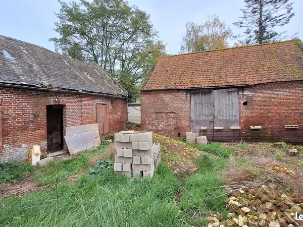 Maison à rénover avec 2000 m2 de terrain