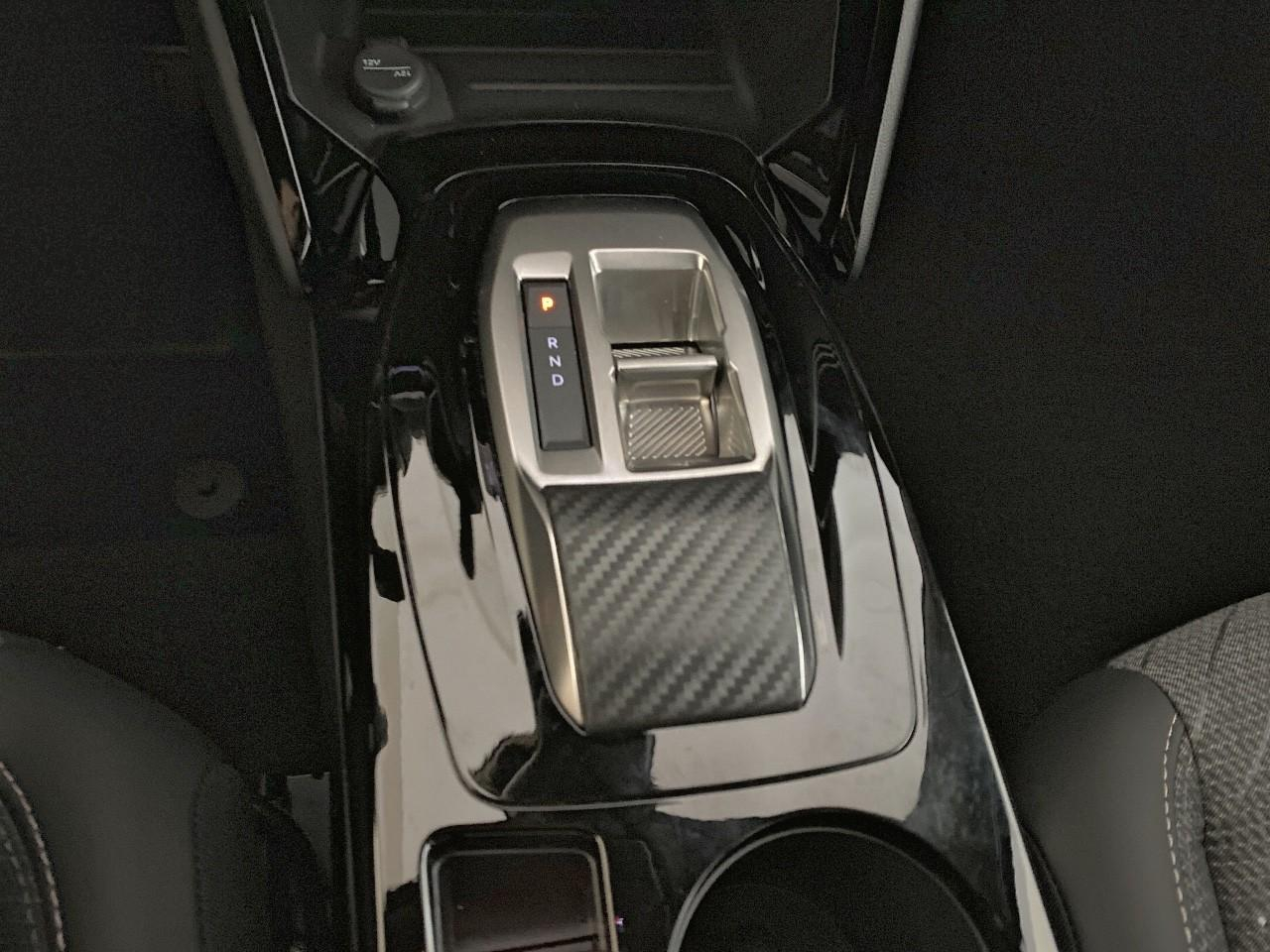 Peugeot 2008 hybrid 145 ch e-dcs6 allure — photo 17