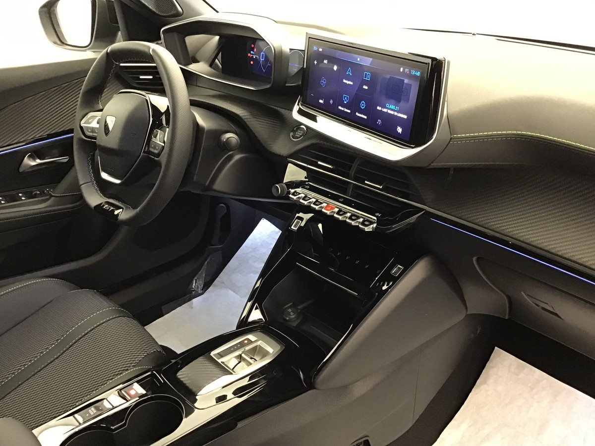 Peugeot 2008 — photo 8