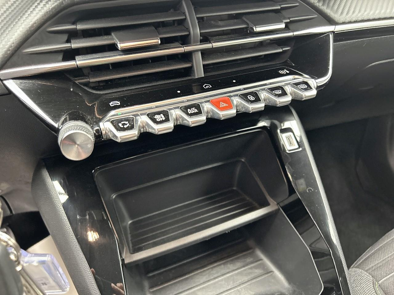 Peugeot 2008 hybrid 136 e-dcs6 active — photo 28