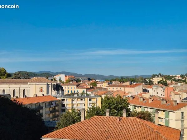 Alès Hyper-centre - F3 meublé rénové 76m2 - Balcon, parking, cave et ascenseur