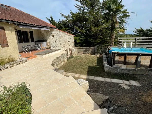 Maison 73 m² avec jardin, piscine - Au coeur d'un village médiéval avec donjon