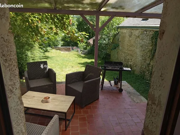 Petite maison de centre-ville avec jardin et accès rivière