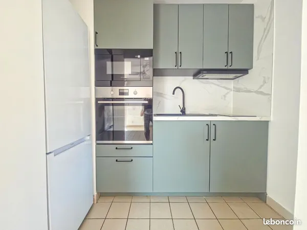 Studio non meublé de 30 m² avec terrasse et stationnement