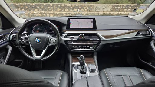 BMW Serie 5 518d 150 Steptronic 8 - Luxury – 2020 – 178967 km – Diesel – Boîte Automatique — photo 23
