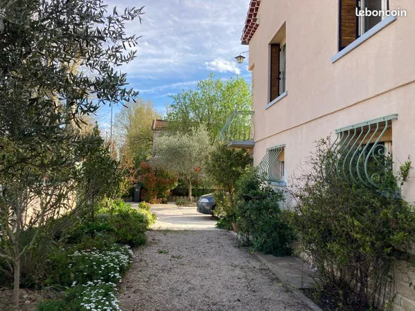 Maison de village , non mitoyenne, lumineuse, 5 pièces, climatisation réversible, avec sous sol , te