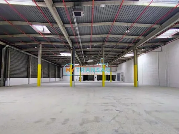 MY TRANSAC vous propose des surfaces de stockages avec quai idéalement placé à Rosny sous bois, avec