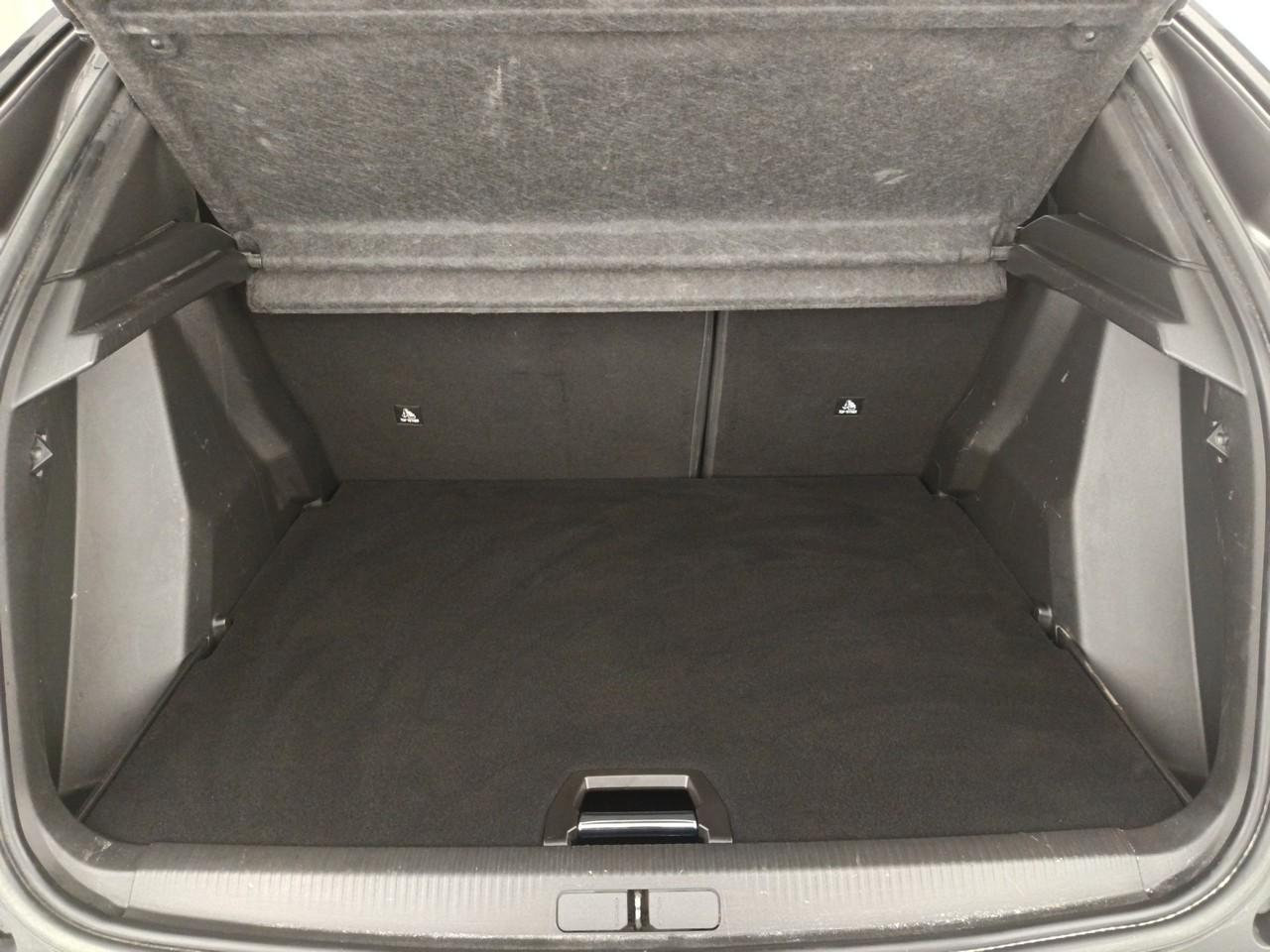 Peugeot 2008 puretech 130 s&s eat8 allure pack — photo 6