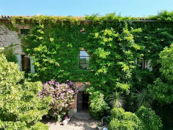 Mas d'exception sur 4,4 hectares Élégance, histoire et art de