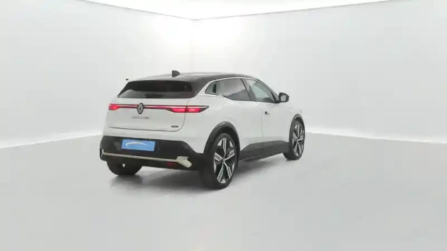 Renault Megane e-tech 220 ch autonomie confort gsr2 — photo 32