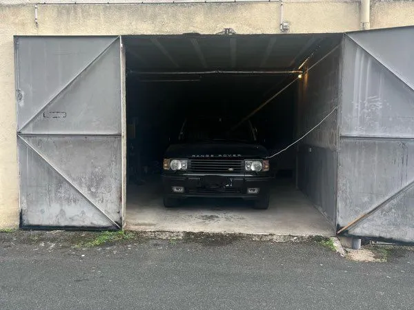 Grand garage