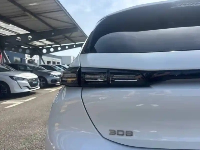 Peugeot 308 puretech 130ch s&amp;s eat8 — photo 17