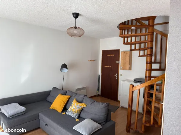 T2 duplex meublé - 39 m² Carrez / 48 m² utiles - ultra lumineux - rangements sur mesure - centre Vil