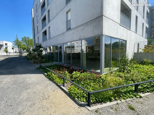 Local commercial 121 m²
