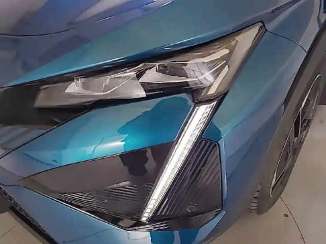 Peugeot 408 phev 225 e-eat8 — photo 90