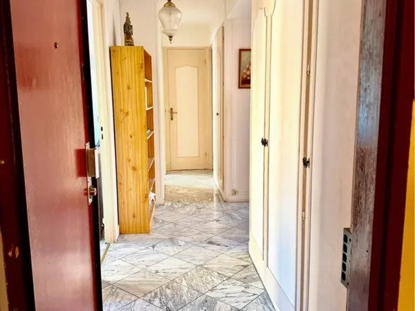 Appartement parisien avec box et cave