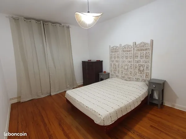 Chambre meublée dans un bel appartement en colocation. Idéal étudiants / jeunes actifs