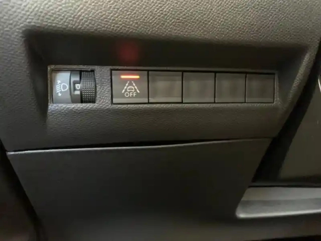 Peugeot 2008 1.2 puretech 130ch s&amp;s allure — photo 9