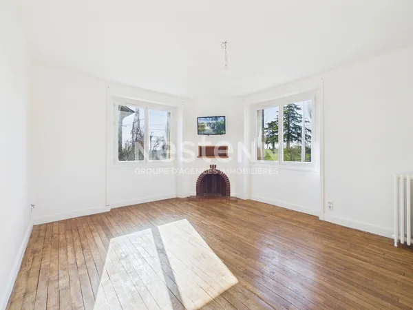 A Aurillac, quartier du Stade, Appartement en duplex de 5 pièces de 109 m², avec garage.